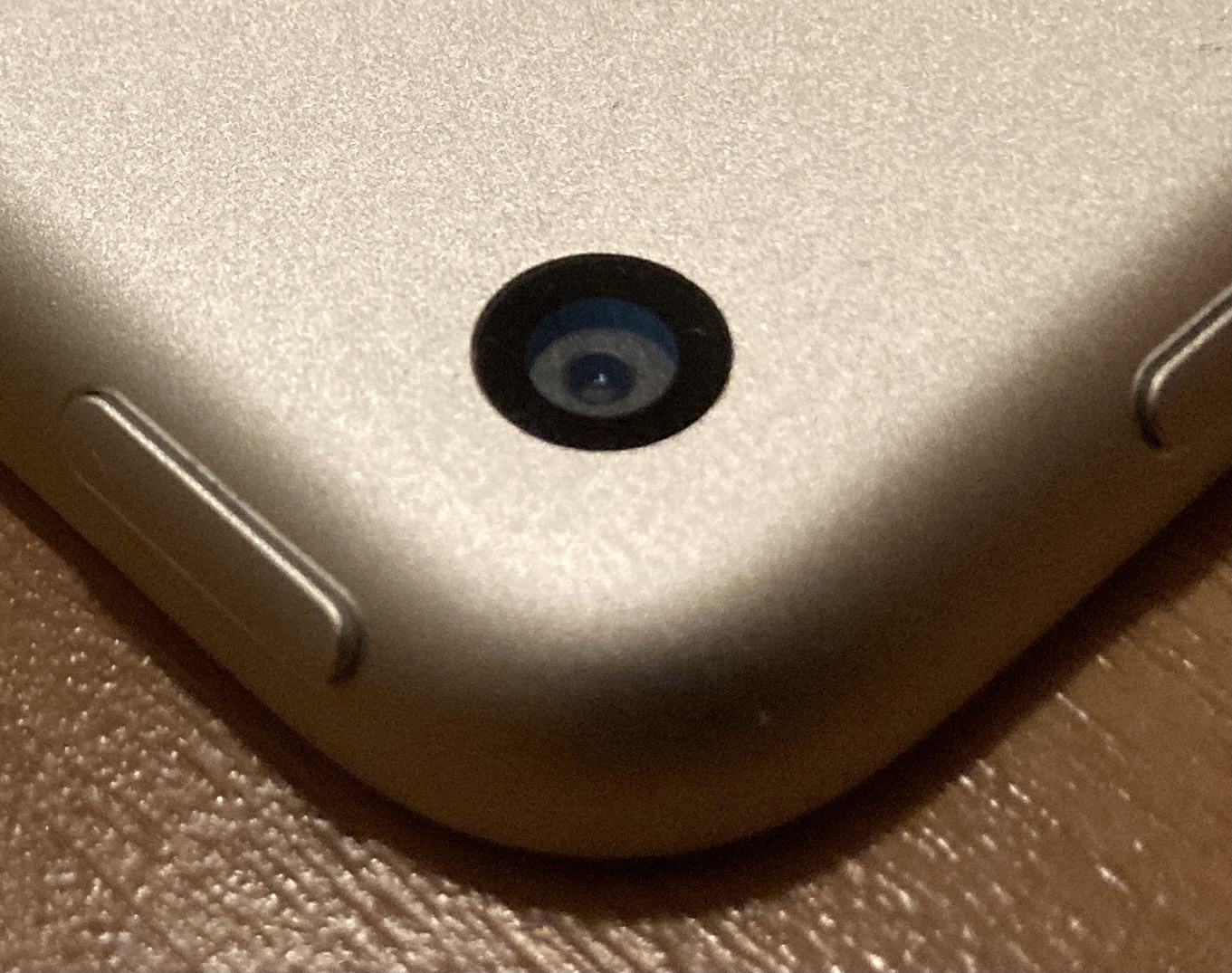 iPad-camera-cleaning